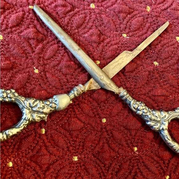 Antique Sterling silver antique sewing scissors, leaf pattern - Picture 2 of 9